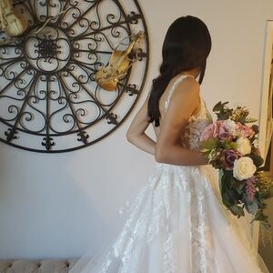 Elegant White Lace Wedding Dress